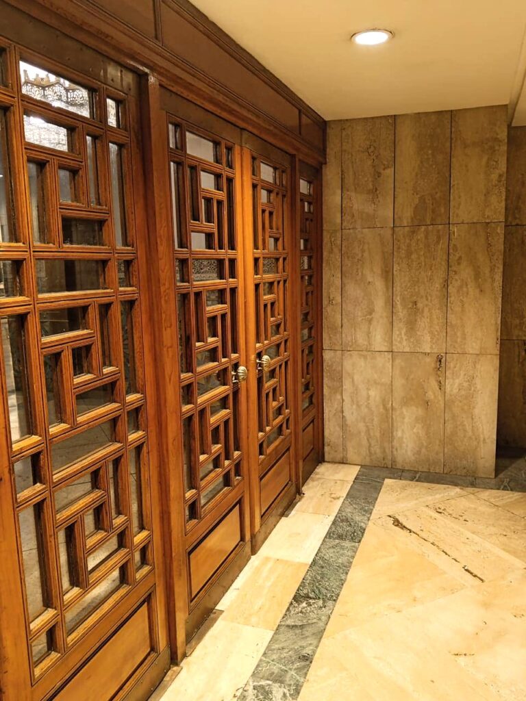 Élément décoratif reflétant le savoir-faire artisanal et l’espr